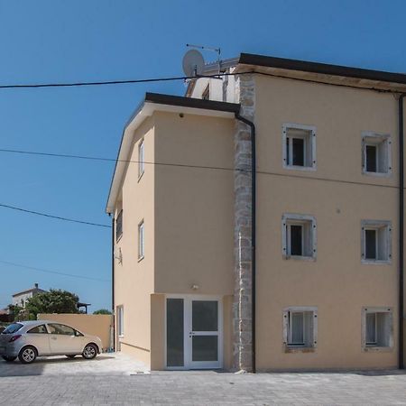 Lana House With Apartments Petrovija Esterno foto