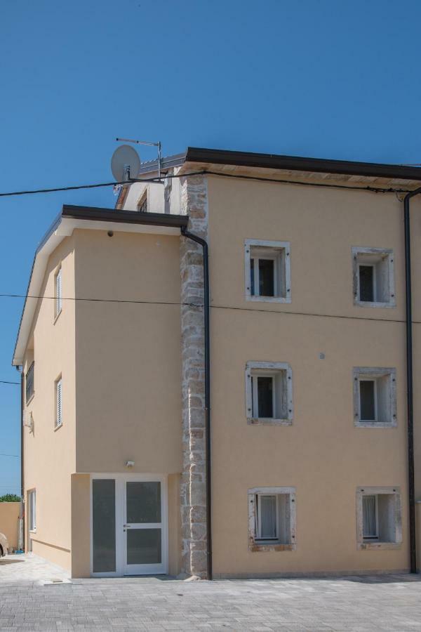 Lana House With Apartments Petrovija Esterno foto