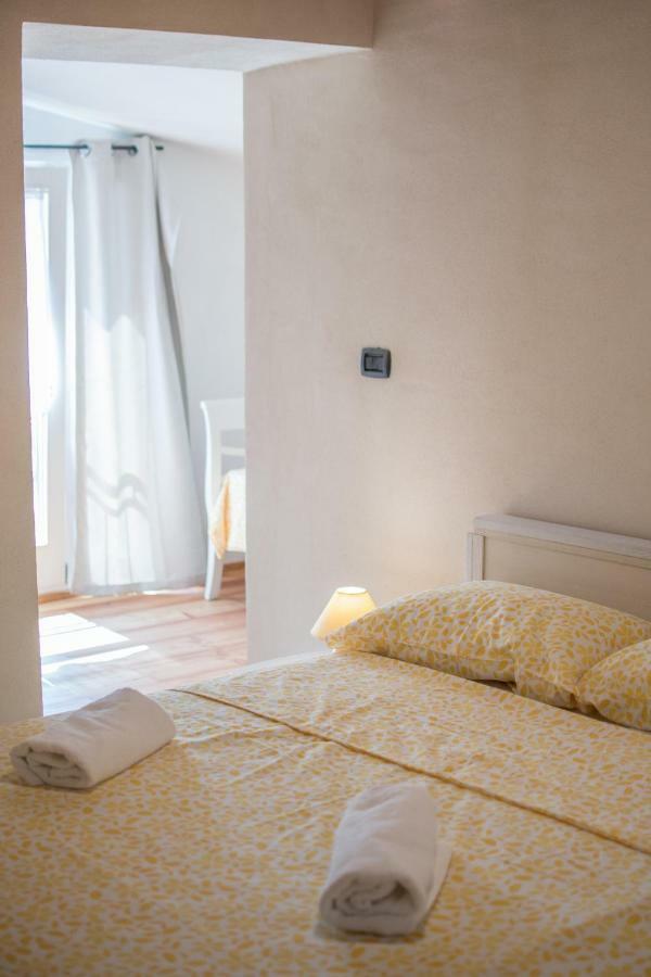 Lana House With Apartments Petrovija Esterno foto