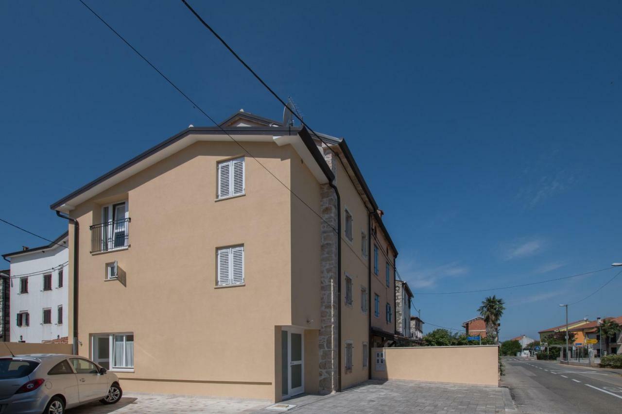 Lana House With Apartments Petrovija Esterno foto